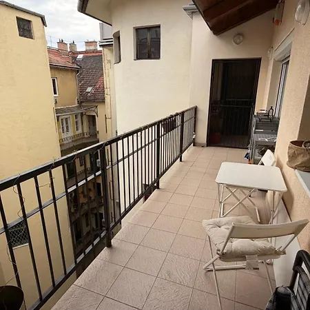 Quiet Luxury In The Heart Of The Lägenhet Budapest