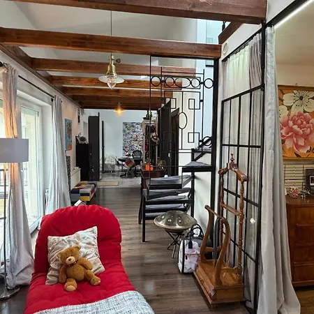 Quiet Luxury In The Heart Of The Lägenhet *